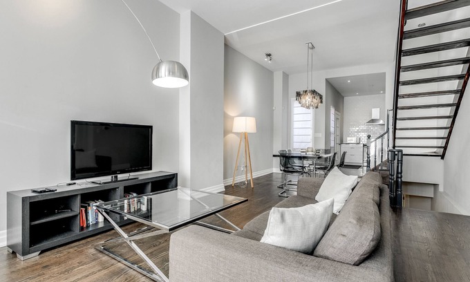 Palmerston Apartamento | Open Concept Modern Little Italy Home