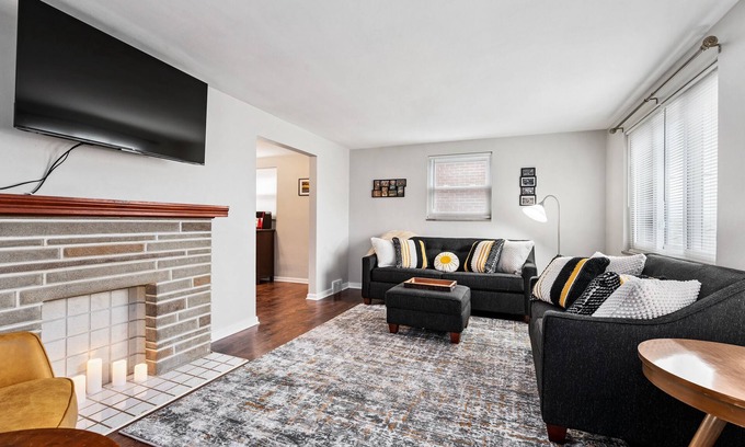 Brookline Casa | Amplia casa de grupo*Central*Aficionados de los Steelers, Penguins y Panthers