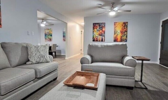 Augusta Casa | Open Floor Plan -Colorful Bright - Great for Extended Stays - 4 BR/2BA
