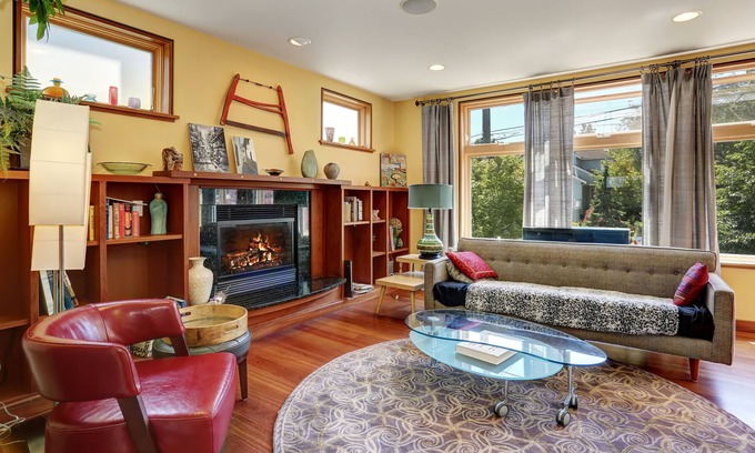 Phinney Ridge Casa | Open Floor Plan Home In Quiet Family Neighborhood in Phinney Ridge