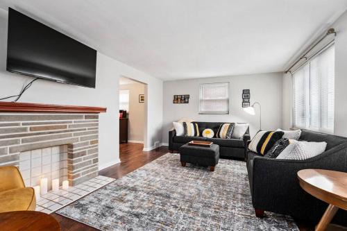 Brookline Casa | Open Floor Spacious Home, 15min from Downtown, Private Garage, Kids Friendly