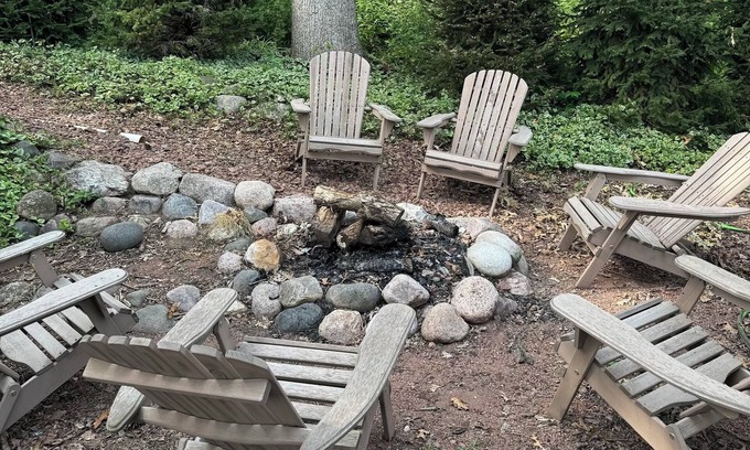 Williams Bay Casa | Open Floorplan Lake House just 2 min. walk to Lake Geneva