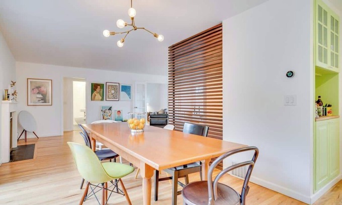 Stevens Casa | Open Layout w/ Patio! Cozy 2BR by the UW Arboretum