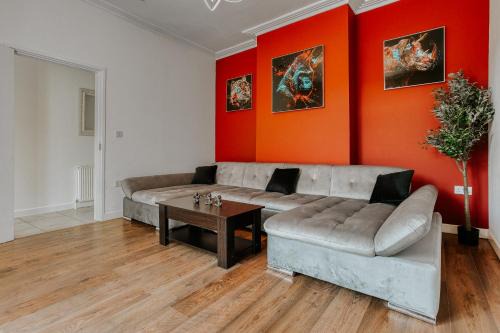 Moffat Apartamento | Open Mind Property - 4 Bedroom House with Hot Tub