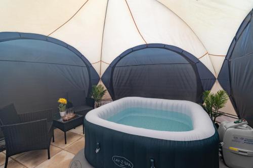 Portsmouth Apartamento | Open Mind Property - HotTub,7 Beds & Free Parking