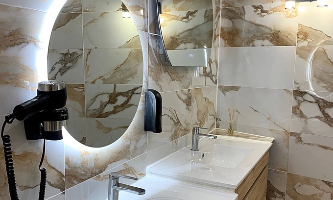 Monte Apartamento | Open Space Montanha-Alquiler-Apartamento-Baño con ducha-Vista al Mar