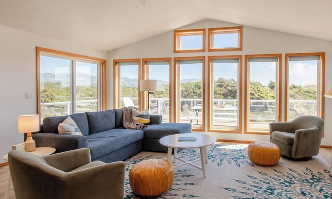 Manzanita Casa | Open, spacious, home with mountain views! Dog Friendly