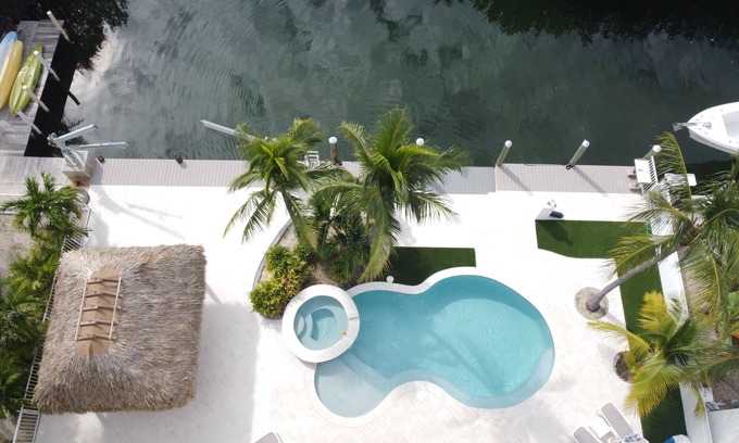 Marathon Casa | Puestas de sol de coco y vistas al mar abierto, piscina spa, kayaks, máquina de hielo, + estacionamiento