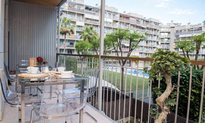 Poblenou Apartamento | Opening Doors Poblenou flat with terrace and pool