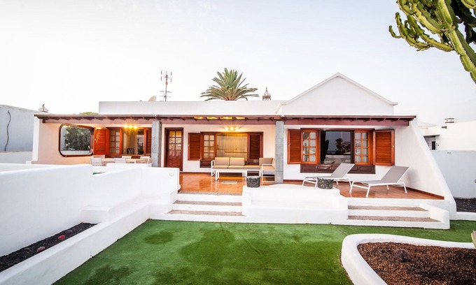 Playa del Cable Villa | ¡OPORTUNIDAD! Magnífica Villa al lado del mar