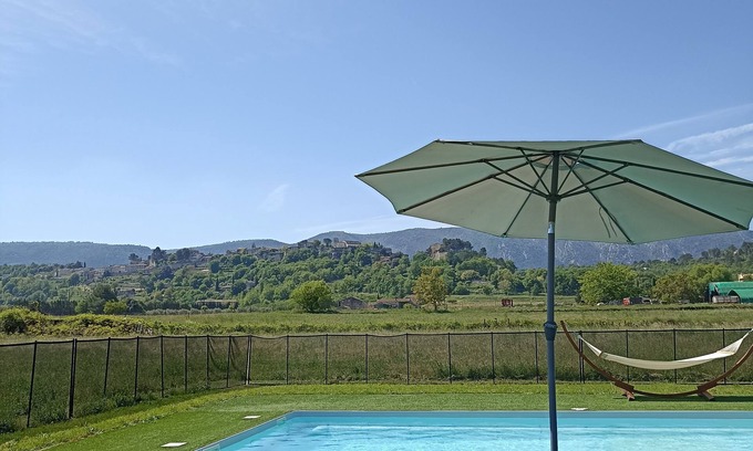 Menerbes Villa | Reformado muy cómodo frente a ménerbes luberon. Sábanas de promoción incluidas.