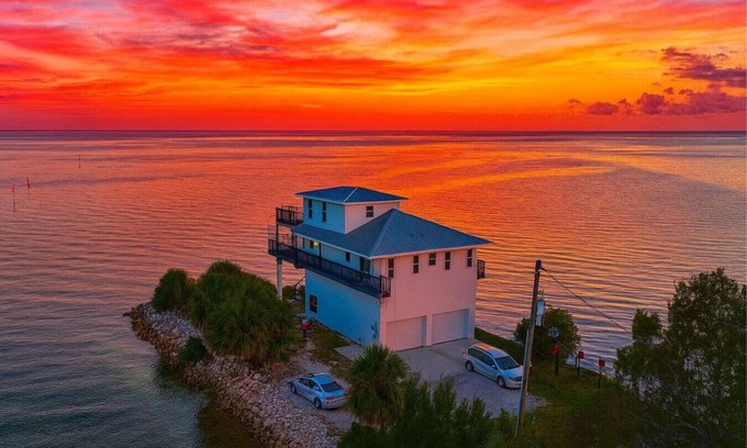Spring Hill Casa | Casa única frente al mar en el Golfo de México, a menos de 1 hora al norte de Tampa