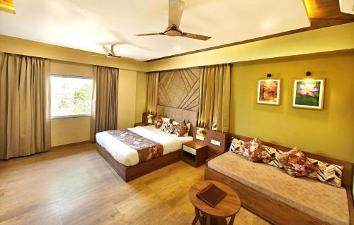 Udaipur Hotel | Opulence Inn - 500 Meters From Railway Station