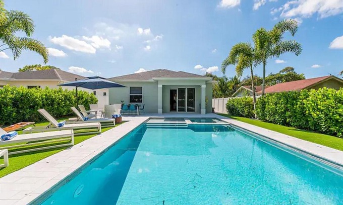 Jupiter Casa | Opulence & Serenity at Our Luxury Home in Jupiter!