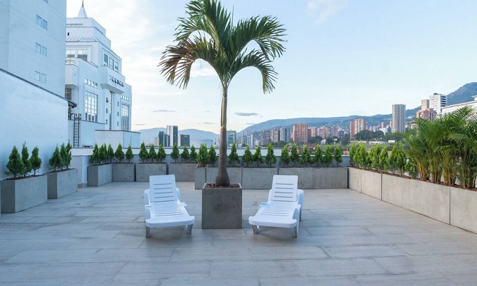 El Castillo Apartamento | Opulent Luxury Penthouse Apartment w/ Maid/Chef Service, 8 Person Jacuzzi