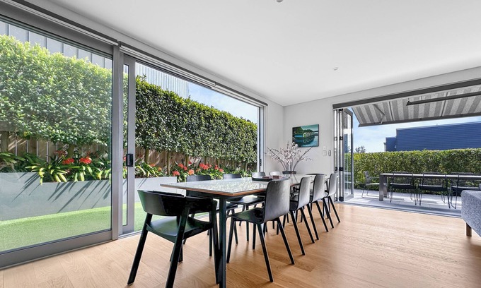 Orakei Casa | Orakei Oasis l Quality 3 Bed House inc. Views