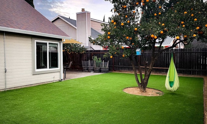 Vacaville Casa | Orange Blossom Bungalow - 2/2 Lush Yard+Kids Toys!