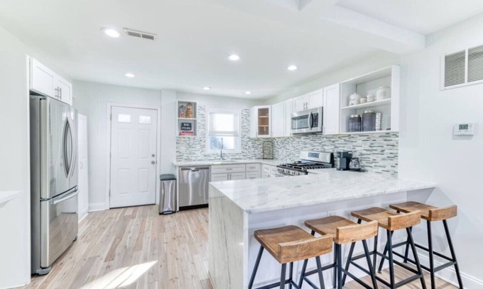 Anacostia Casa | Orange Door Abode - Modern Design