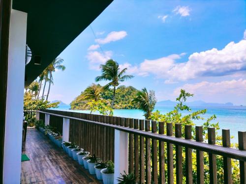 El Nido Complejo | Orange Pearl Beach Resort