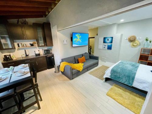 Coral Way Apartamento | Orange You Glad you came