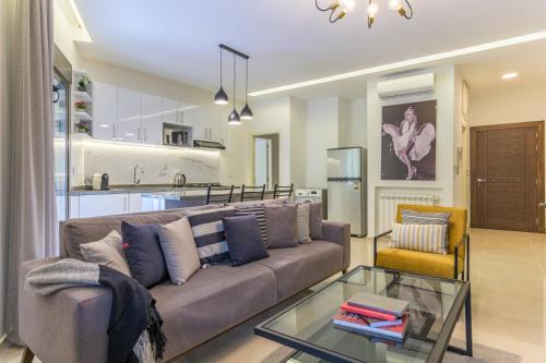Duhur ash Shuwayr Apartamento | Orano - Chic 2-Bedroom Apartment in Bsalim