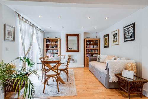 Headington Casa | Orchard - 3 Bedroom House Headington & parking & garden
