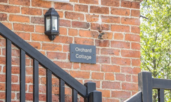 Newtown Cabaña | ORCHARD COTTAGE, pet friendly, character holiday cottage in Kerry