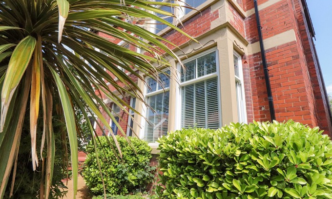 Lytham St. Anne's Cabaña | ORCHARD LODGE, pet friendly, with hot tub in Lytham St. Annes