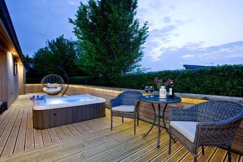 Cheddar Casa | Orchard Lodge, Strawberryfield Park
