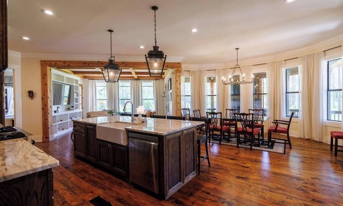 Thomasville Casa | Orchard Pines - 4 Bed, 3.5 Bath Private Thomasville Retreat on Pond