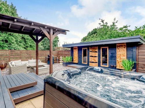 Frampton Casa | Orchard Retreat
