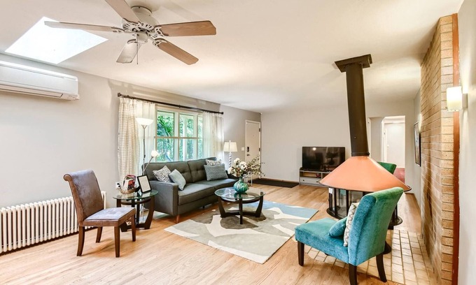 North Gresham Casa | Alojamiento Oregon Jade: Dos habitaciones en un suburbio de Portland con cuna cerca de PDX