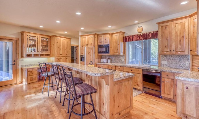 Deer Park Casa | Oregon Loop 1 - Meredith Lodging