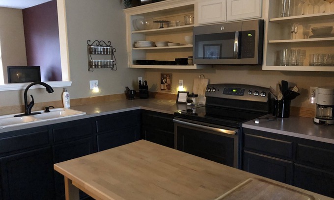 Hillsboro Casa | Orenco Townhouse - Near Intel and Nike