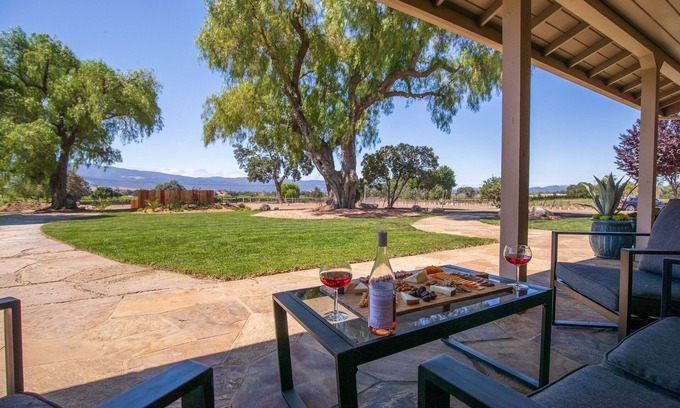 Santa Ynez Casa | Organic Vineyard w/ Bocce & Game Room. Sleeps 8