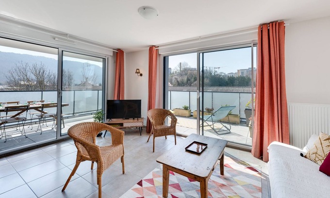 Cran-Gevrier Apartamento | Origami - T3 new & cozy 2 steps from the center of Annecy with WiFi & 🅿️