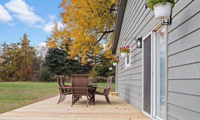 Lake Orion Casa | Orion Farmhouse Convenient Location to GM Plant and Great Lakes Crossing Mall