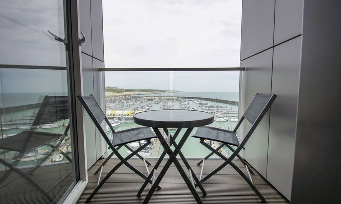 Seafront Cabaña | Orion Marina Sea View Parking by Brighton Holiday Lets