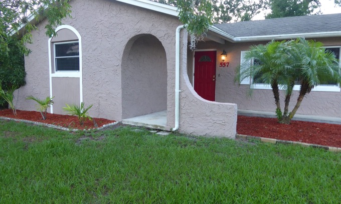 Altamonte Springs Casa | Área de Orlando 4BR / 2BA Hogar con jacuzzi y nueva piscina comunitaria Disney Universal Daytona