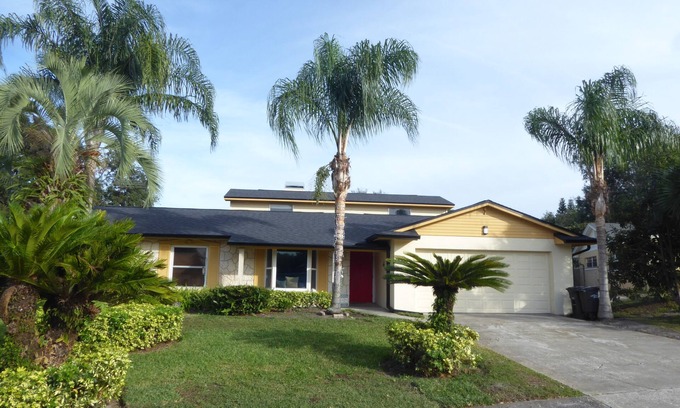 Altamonte Springs Casa | Orlando Area 6BR/2MB/3Bath Pool Disney Universal 12 Beds