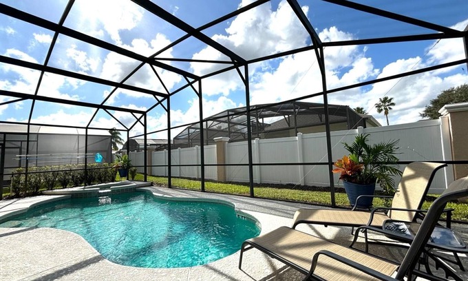 Calabay Parc Casa | Orlando Oasis! Private Pool, Near Disney and Universal Studios! 4BR, 3BA