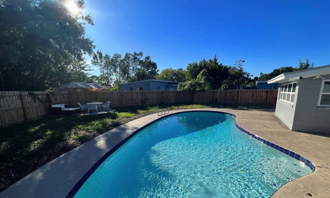 Pine Hills Casa | Orlando pool house 4BR near Universal Studios, Downtown, Arcade game