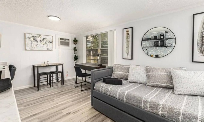 Pine Hills Casa | 1BR Comfort Stay Pet-Friendly & Wi-Fi Ready