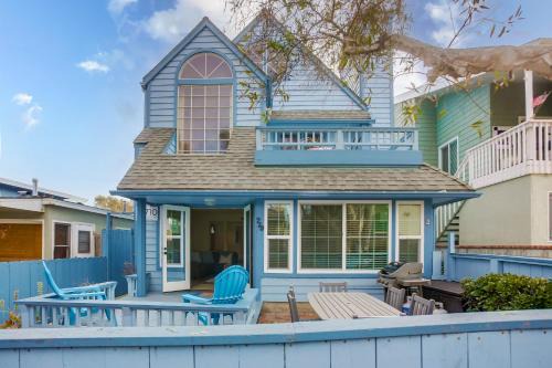 Mission Beach Casa | Ormond Beach Oasis - Large Private Patio, WasherDryer, Pet Friendly & Steps2Sand!