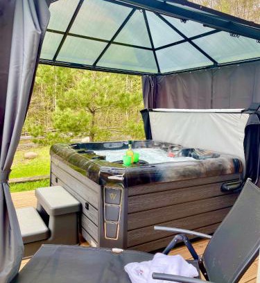 Podjazy Casa | Osada Skoczkowo komfortowe domki z prywatnymi wannami hot-tub nad jeziorem- sauna- balia- prywatny staw wędkarski