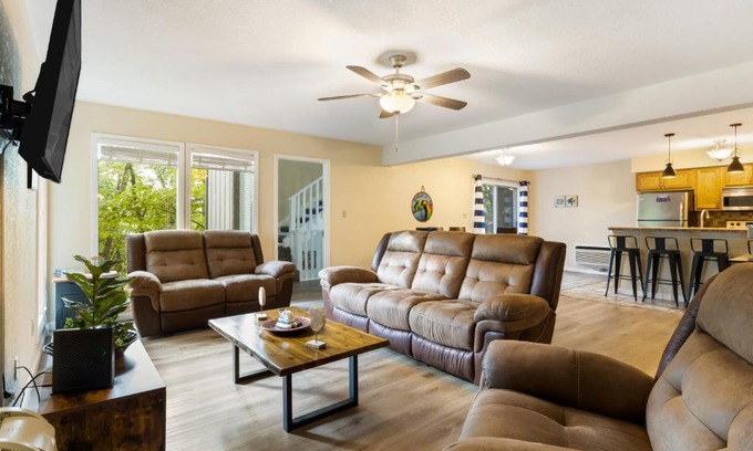 Osage Beach Casa | Osage Oasis
