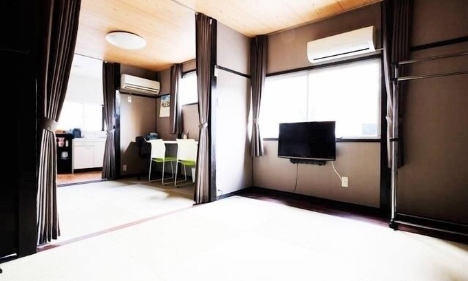 Yodogawa Casa | A Minpaku A Minaku Inglés / Chino OK Casa de 2 pisos, disponible de forma privada. Hay un baño de inodoro en cada piso, a 8 minutos a pie de la estación Shin-Osaka.