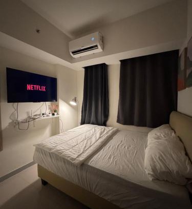 Java Apartamento | Osaka Resort at Osaka Apt PIK2 with Netflix 4K TV and Wifi