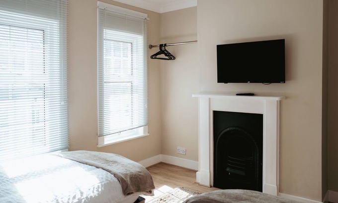 Gillingham Casa | Osbourne Suite - Garden View