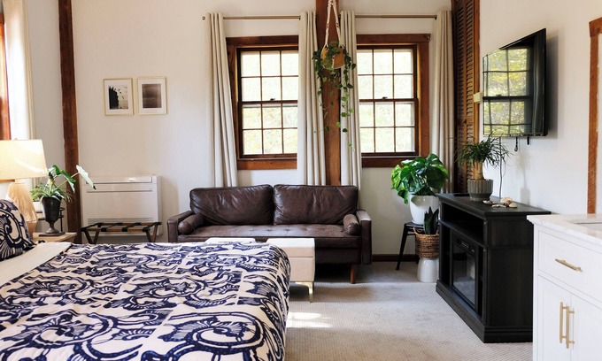 Spottswood Casa | Osceola Mill is a boutique inn located in the Shenandoah Valley 20 minutes from Lexington and Staunton.